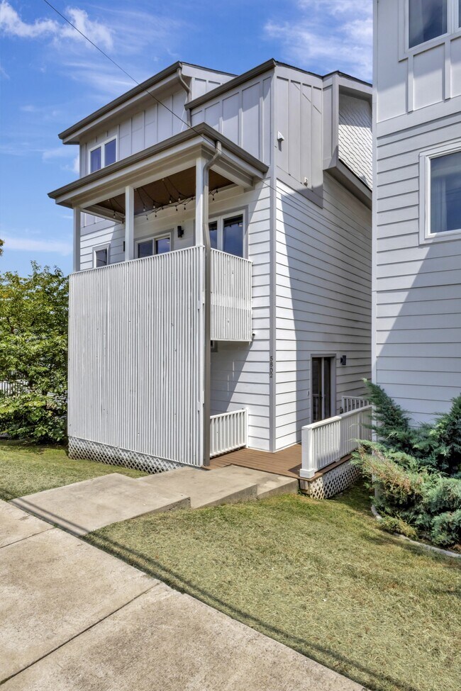 Foto del edificio - 5802 Robertson Ave