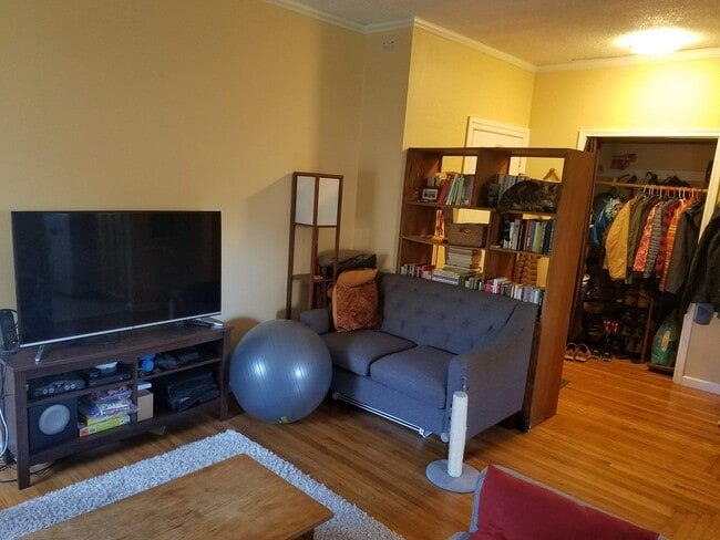 Building Photo - 817 52nd St