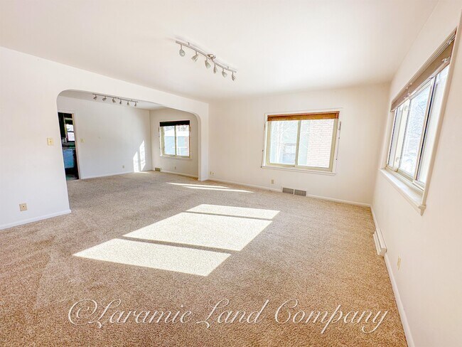 Building Photo - 1927 E Garfield St