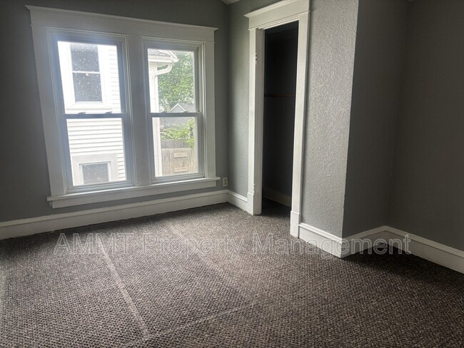 Building Photo - 1725 D Ave NE