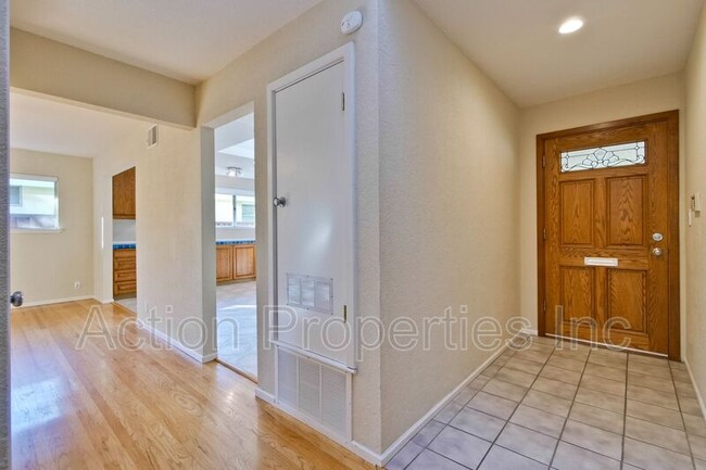 Building Photo - 1602 Quail Ave