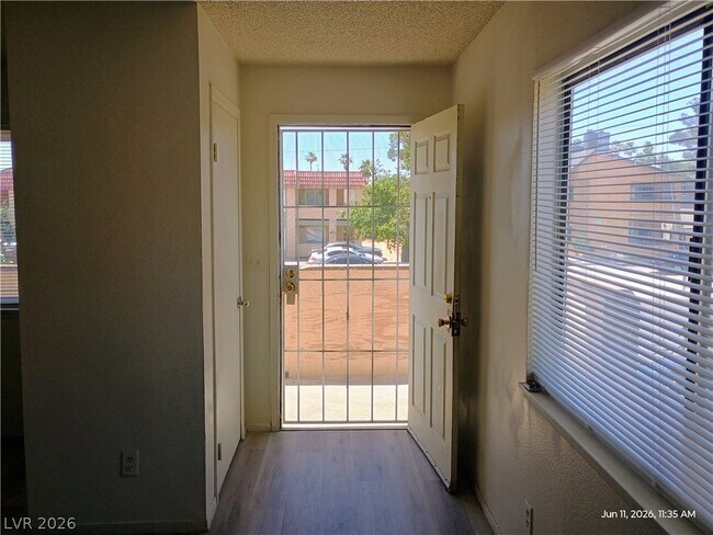 Foto del edificio - 6228 Ilanos Ln