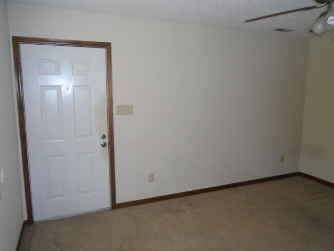 Foto del edificio - 5906 Notblake Ave
