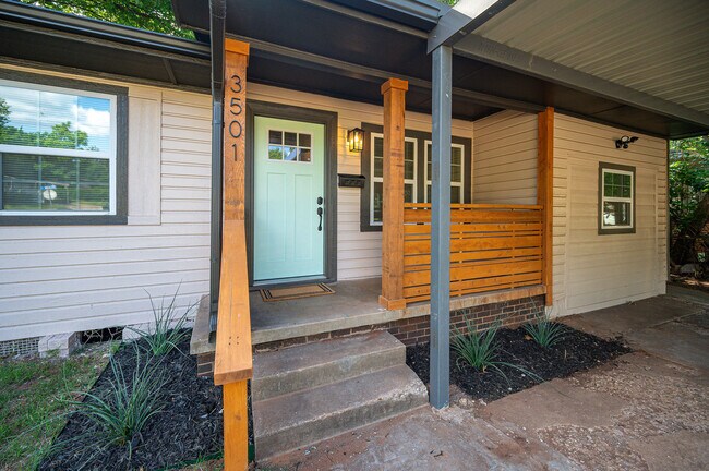 Building Photo - 3501 Sycamore Dr