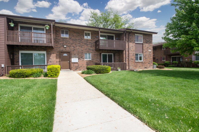18079 Live Oak Ct, Tinley Park, IL 60477 Condo for Rent in Tinley
