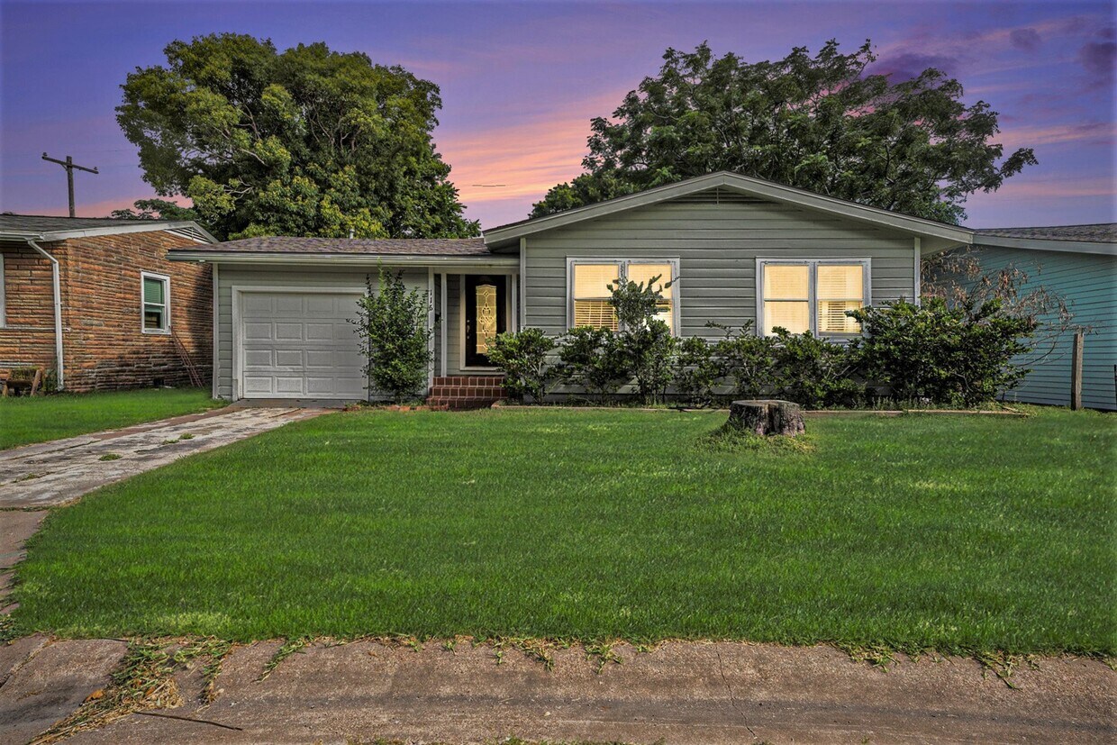 Foto principal - 116 Whiting Ave