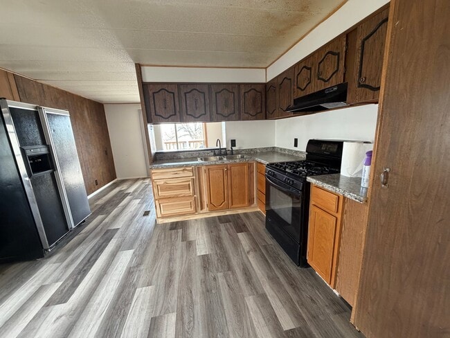 Building Photo - 227 4th St N