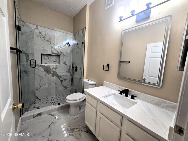 Foto del edificio - 7047 Deer Lodge Cir