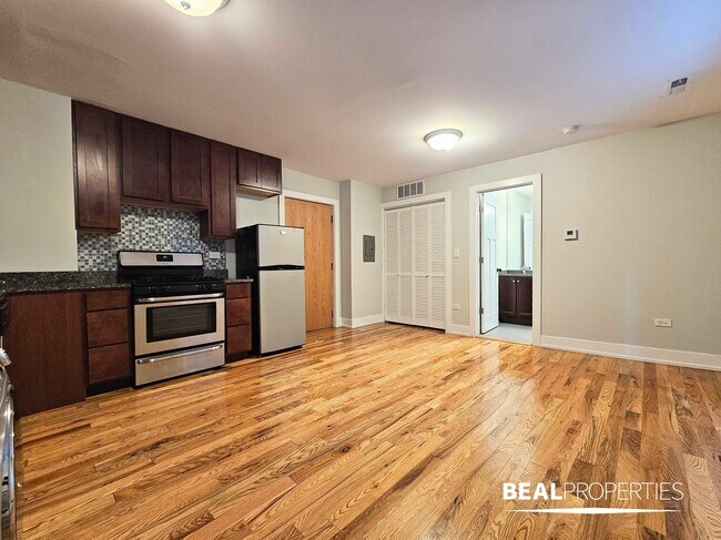 Building Photo - 550 W Arlington Pl