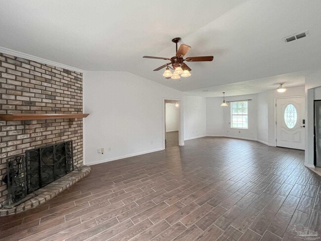 Building Photo - 1304 Pine Hill Cir