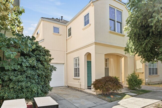 Foto del edificio - Stunning 3-Bedroom Home in a Prime Mountain View Location with Top-Rated Los Altos Schools!