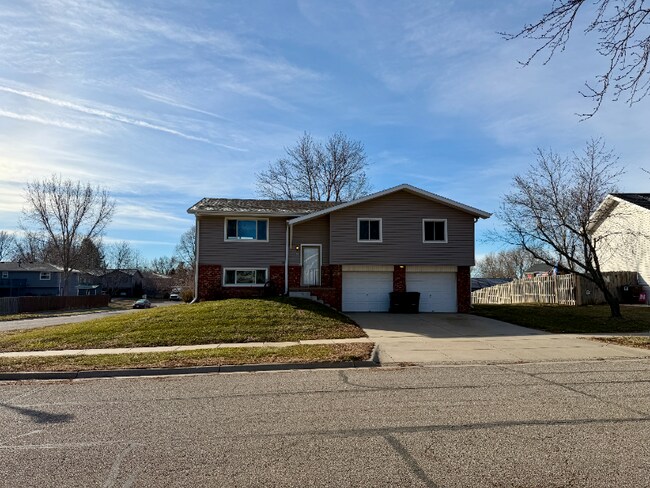 Foto del edificio - 4141 Jacquelyn Dr