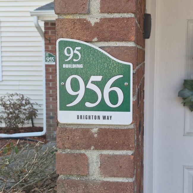 Foto del edificio - 956 Brighton Way