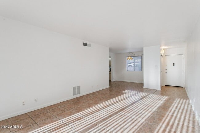 Building Photo - 7625 E Camelback Rd