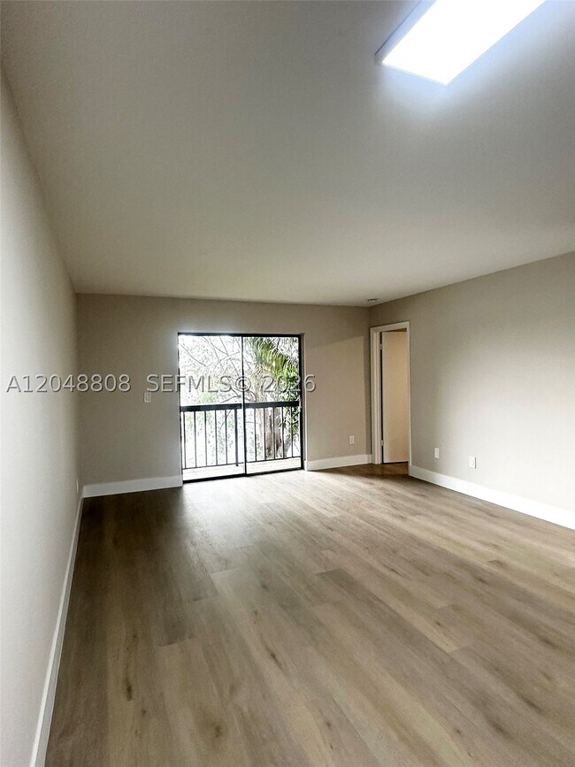 Foto del edificio - 2540 W 67th Pl