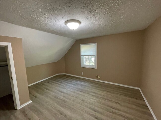 Building Photo - 830 St Clair Ave