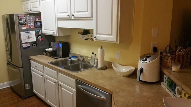 COCINA (ELECTRODOMÉSTICOS DE ACERO INOXIDABLE INCLUIDOS) - 1032 Algonquin Dr
