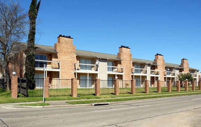 Building Photo - Aven East