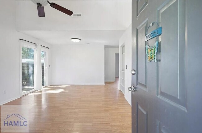 Foto del edificio - 664 Windhaven Dr