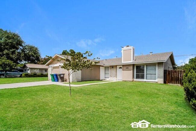 Building Photo - $500 off move-in special. Spacious 1 Story...