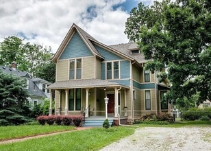 Building Photo - 131 SW Clay St