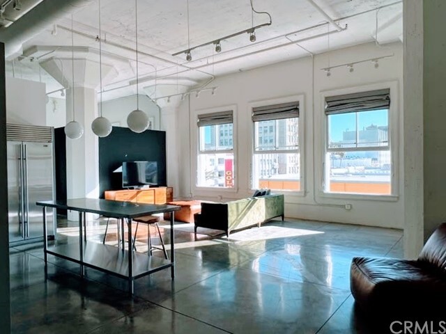 Primary Photo - 115 W 4th St