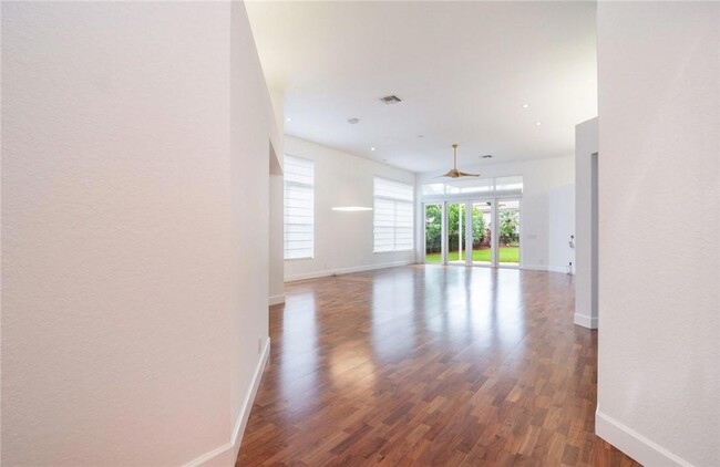 Foto del edificio - 2519 Bay Pointe Court