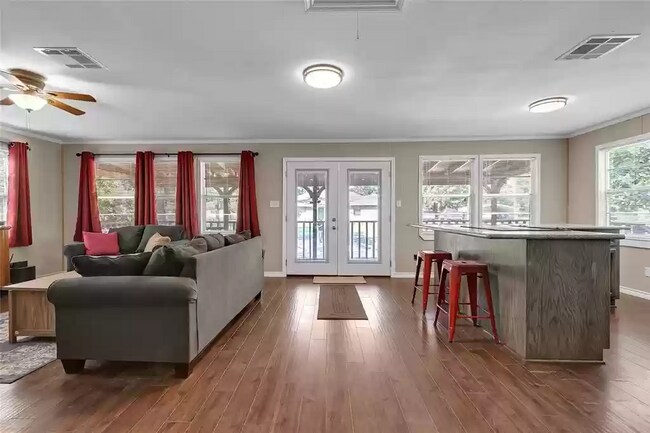 Main Living Space - 264 Inlet Dr
