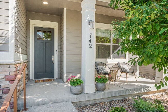 Building Photo - 742 Meadowlark Ln