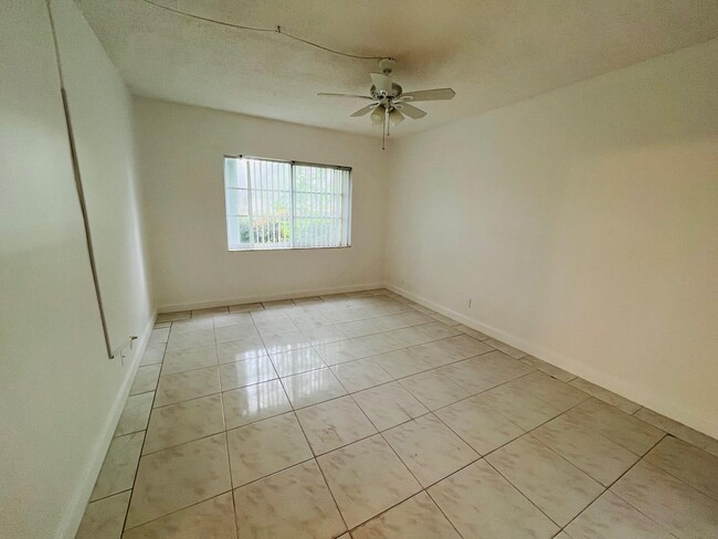 Building Photo - 2600 SW 22nd Ave