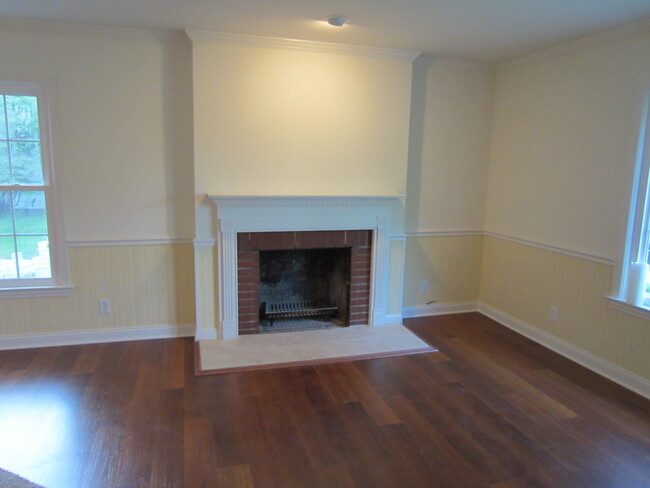 Building Photo - 307 Woodland Cir