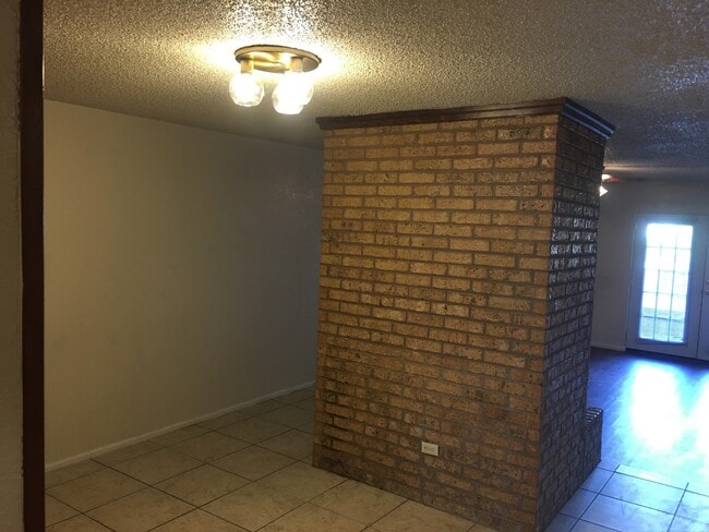 Foto del edificio - 9807 Memphis Ave