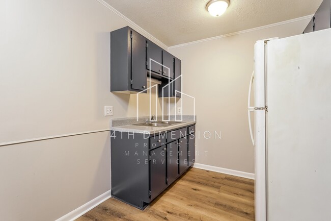 Building Photo - "Charming 1-Bedroom Gem at 3970 Bradford C...