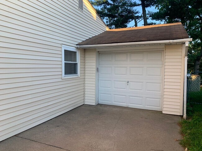 Building Photo - Pennsbury School District-3  Bedroom-2  Ba...