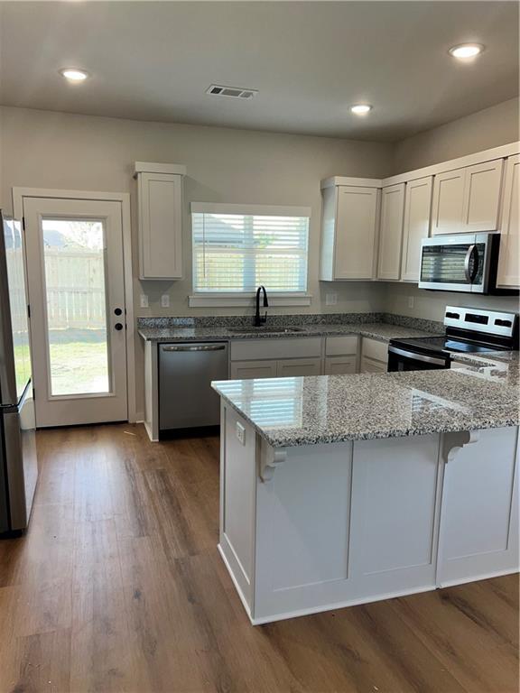 Building Photo - 622 Cosmos St