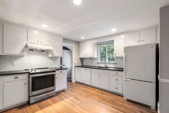 Foto del edificio - 216 Claybrook Rd