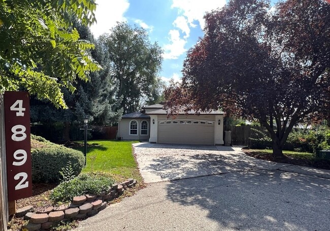 Foto del edificio - Adorable 3 bed 2 bath home in the Coventry Manor Subdivision just off W State St and N Hartford.
