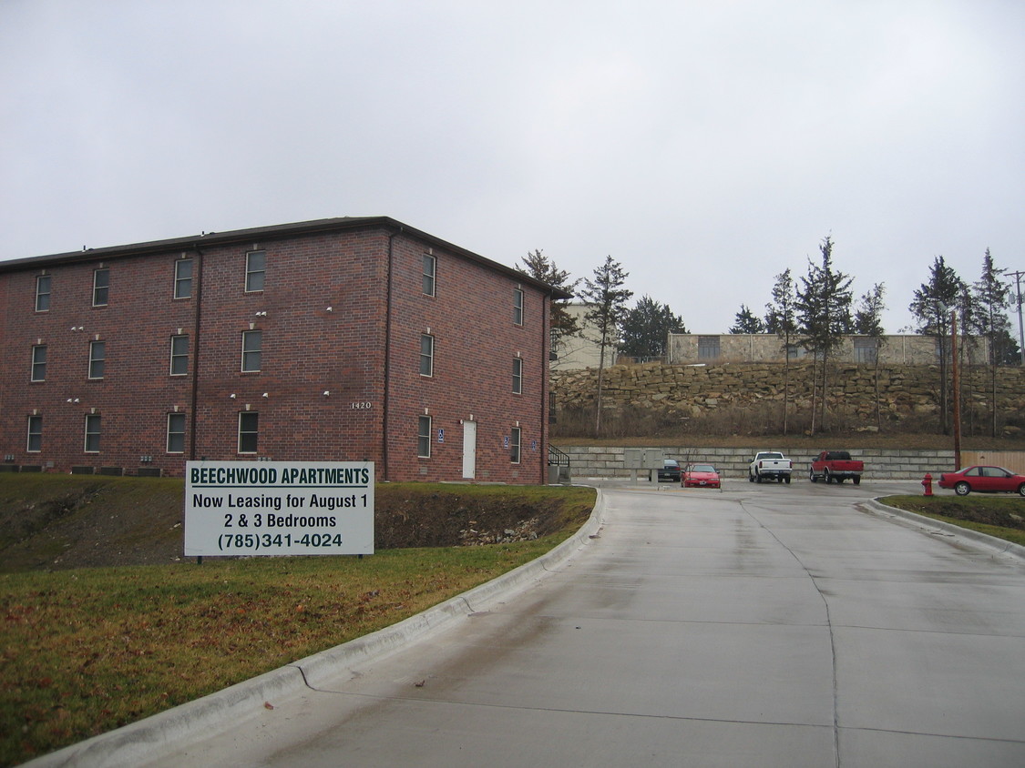 Building Photo - Landmark Apartments