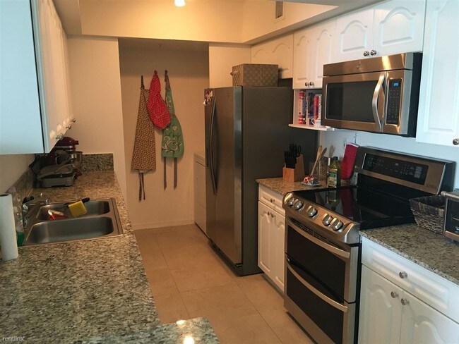 Foto del edificio - 16900 N Bay Rd