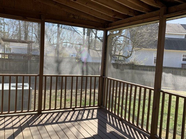 Building Photo - 4924 Deerhaven Dr