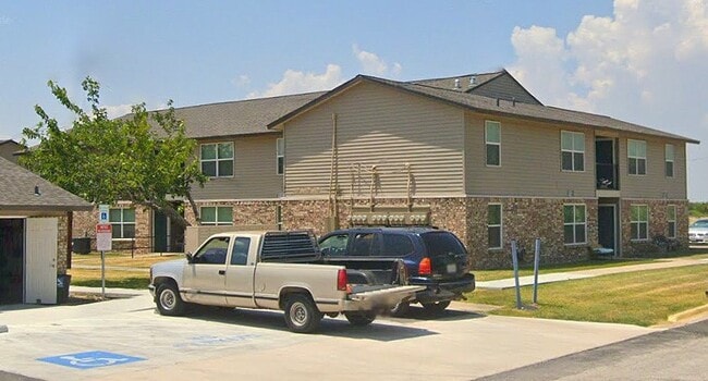 Building Photo - 1501 Newland Dr