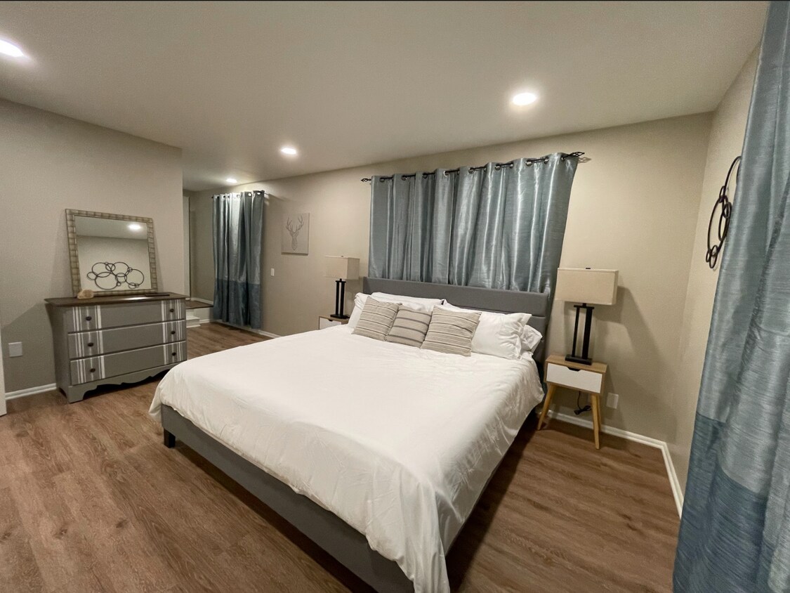 2447 Saratoga Rd, Waukesha, WI 53186 House for Rent in Waukesha, WI