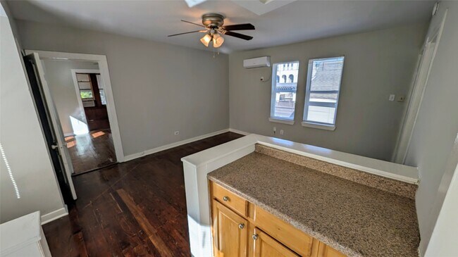 Foto del edificio - 2409 Ridgewood St