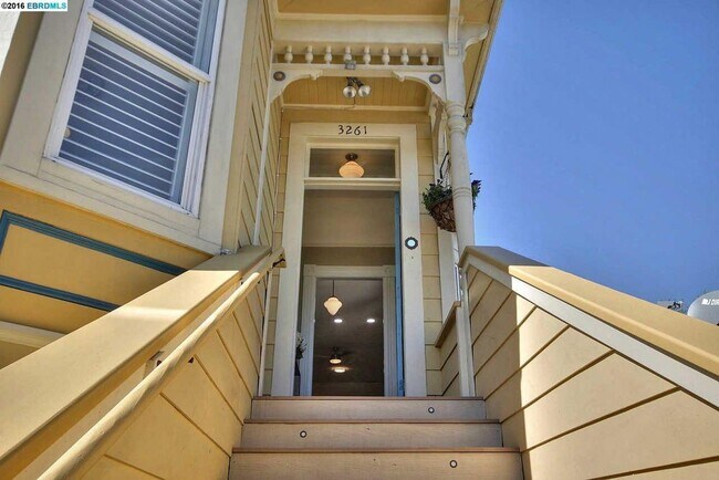 Foto del edificio - 3261 Helen Street - 2