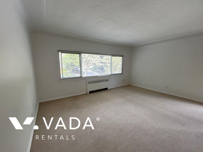 Building Photo - West End 1 Bed Apartment Rental 7-1208 Bur...
