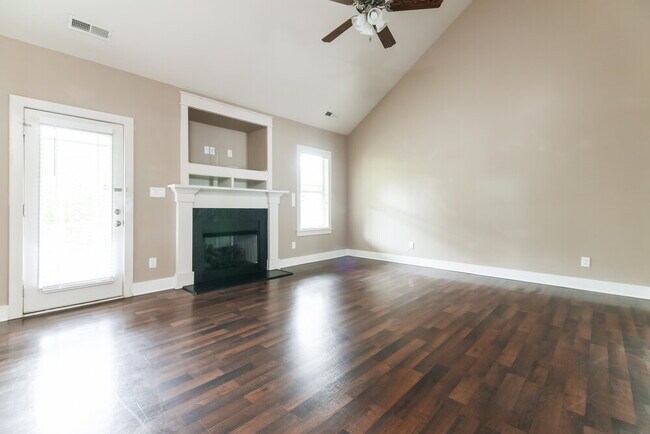 Building Photo - 3016 Watsonia Dr