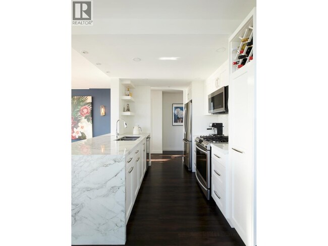 Building Photo - 1077 Marinaside Crescent