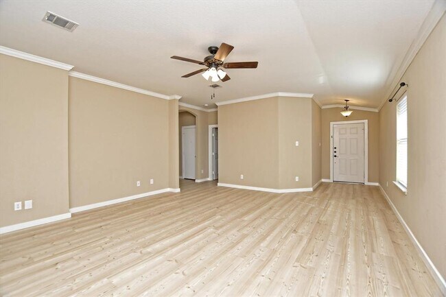 Building Photo - 537 MacKenzie Way