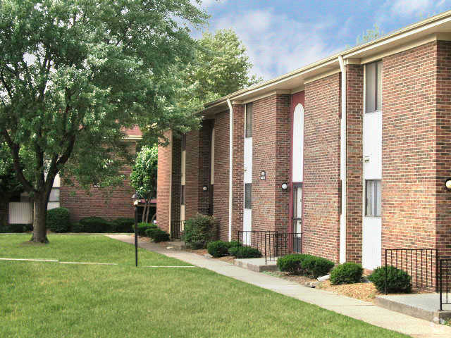 Building Photo - WOODVIEW PLAZA