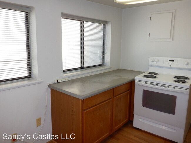 Building Photo - 1 br, 1 bath House - 528 Commercial St